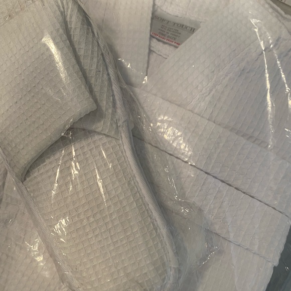 Soft touch Robe and slippers - Picture 4 of 9